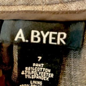 Ann Byer pants NWT Size 7. I only saw option for Juniors size 7